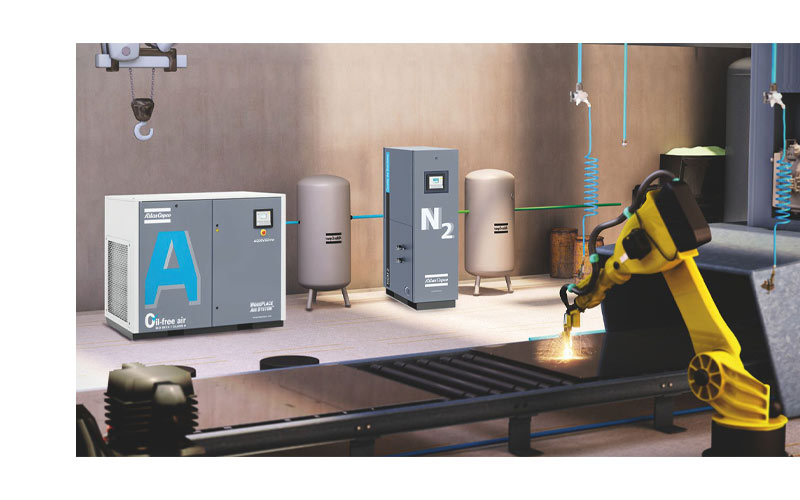 На картинке изображен генератор азота Atlas Copco NGM 2, слева безмасляный компрессор Атлас Копко серии AQ 30 VSD FF. Пневмолиния выполнена с помощью специализированного трубопровода AIRnet.