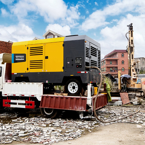 Компрессор Atlas Copco V 900 PACE. Дизельный передвижной компрессор высокой мощности на шасси Atlas Copco V 900 PACE.