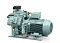 Atlas Copco LT KE. Atlas Copco LT KE - поршневые компрессоры с водяным охлаждением для судовых пусковых воздушных ресиверов. Уровень шума 91 дБ(А), вибрация — менее 14 мм/с.