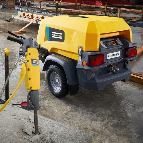 Компрессор Atlas Copco XAS 78. Дизельный передвижной компрессор малой мощности на шасси Atlas Copco XAS 78.