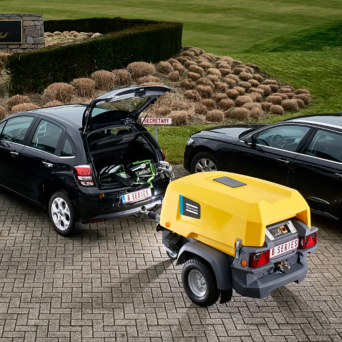 Компрессор Atlas Copco XAHS 38. Дизельный передвижной компрессор малой мощности на шасси Atlas Copco XAHS 38.