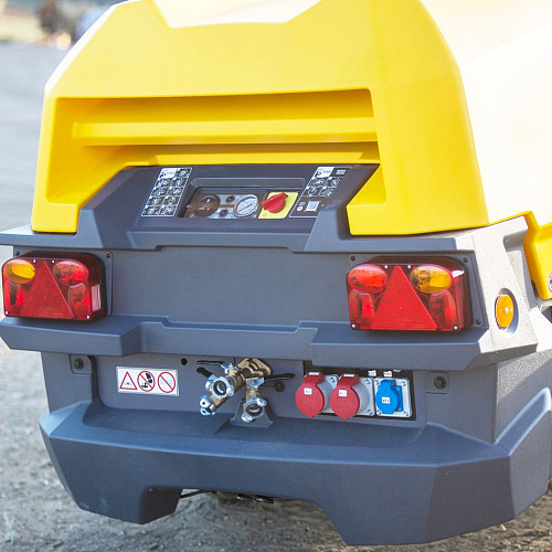 Компрессор Atlas Copco XAS 88 G с электрогенератором на 9 кВА. Дизельный передвижной компрессор малой мощности на шасси Atlas Copco XAS 88 G с электрогенератором на 9 кВА.