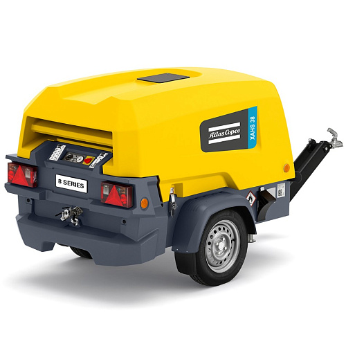 Компрессор Atlas Copco XAHS 38. Дизельный передвижной компрессор малой мощности на шасси Atlas Copco XAHS 38.