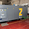 Турбокомпрессор Atlas Copco ZH500+ 3.9. Безмасляный, двухступенчатый, воздушный, турбокомпрессор Atlas Copco ZH500+ 3.9 с предустановленным коллектором охлаждающей воды, встроенным продувочным клапаном с глушителем.