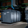 Турбокомпрессор Atlas Copco ZH 15000+ Безмасляный, трехступенчатый, воздушный, турбокомпрессор Atlas Copco ZH 15000+ с предустановленным коллектором охлаждающей воды, встроенным продувочным клапаном с глушителем.